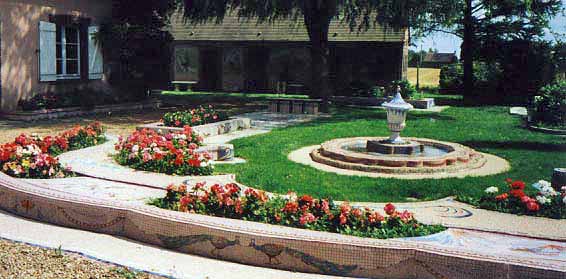 Happonvilliers - pink garden courtyard