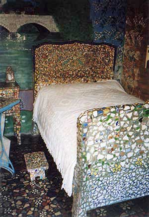 la maison picassiette bedroom